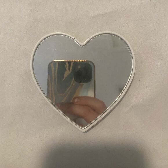 NIB MAC Archie’s Girls Young Hearts Mirror - Picture 4 of 6